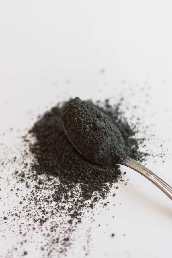 Tooth powder with activated charcoal