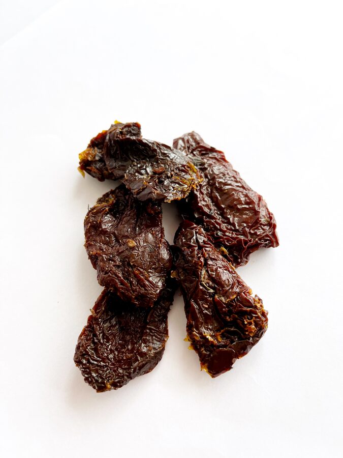 Tomāti saulē kaltēti ar sāli un zaļumiem 50g