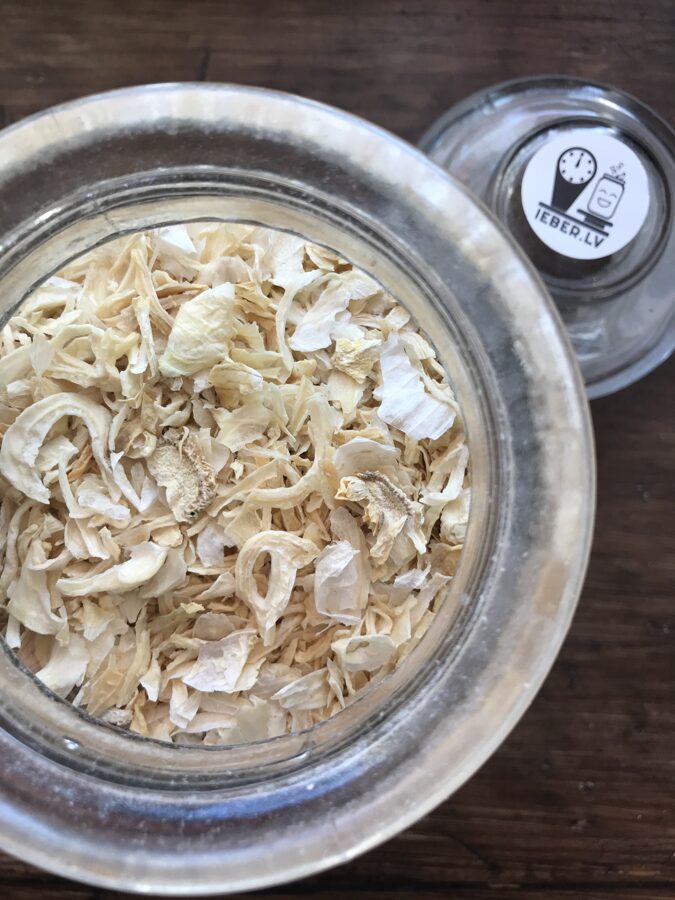 Dried and chopped onions 25g