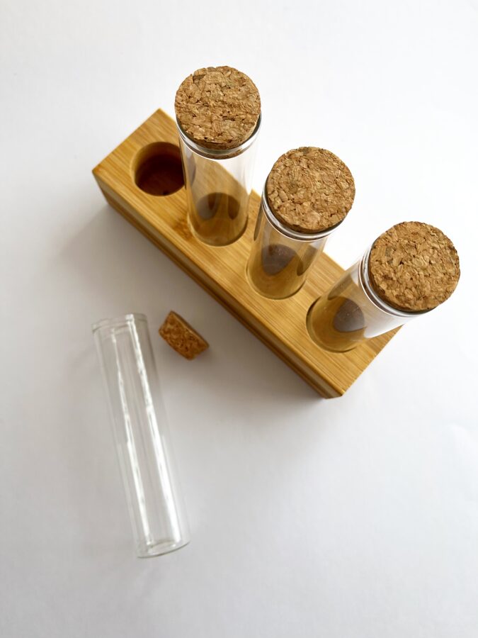 Set of 4 glass spice jars with cork closure