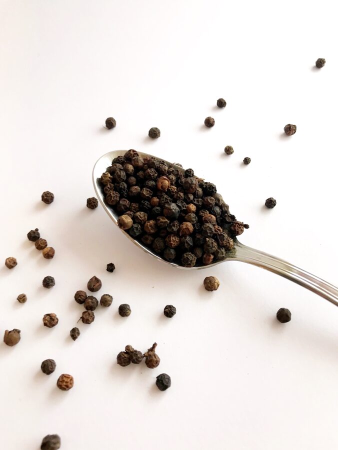 Black peppercorns 25g