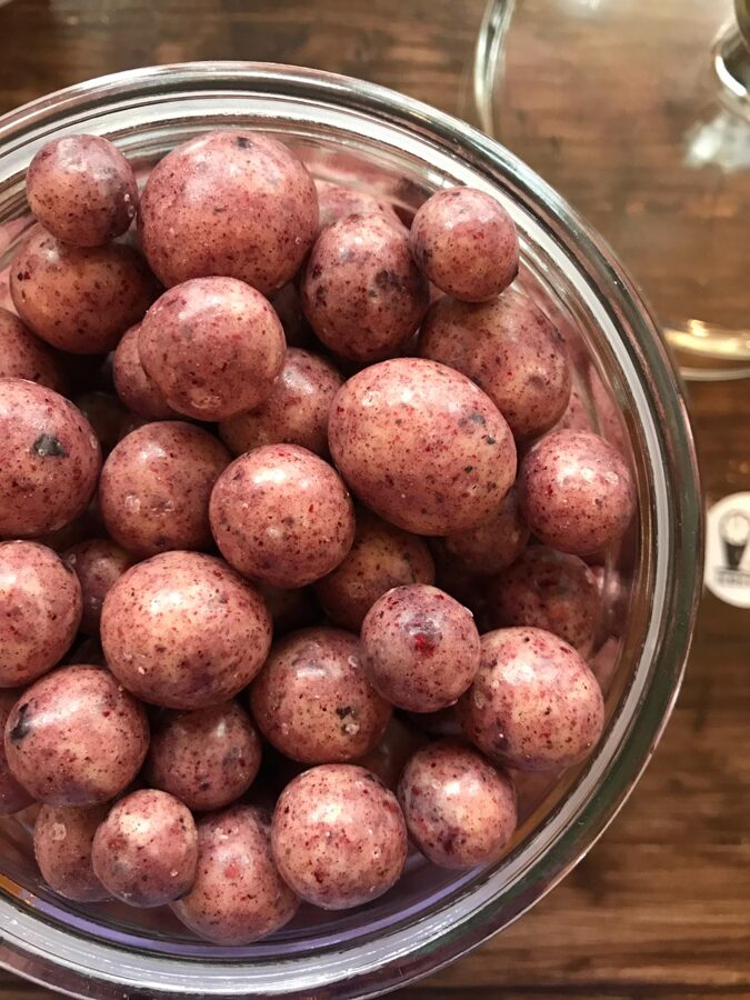 Glazētas savvaļas kazenes ar burbona vaniļu baltajā šokolādē 50g