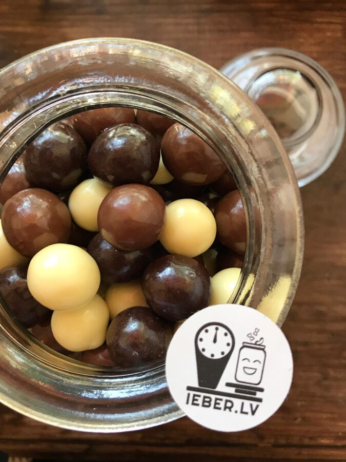 Hazelnuts in chocolate mix 50g