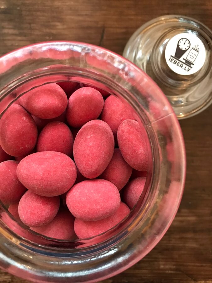 Mandeles sarkanā šokolādē 50g