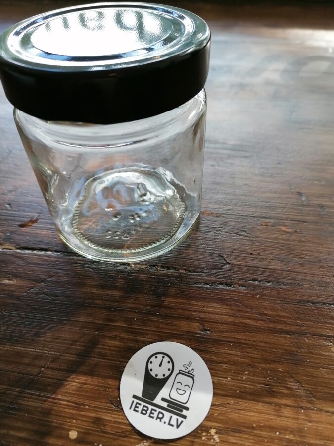 Stikla burciņa ar metāla melnu vāku 200ml