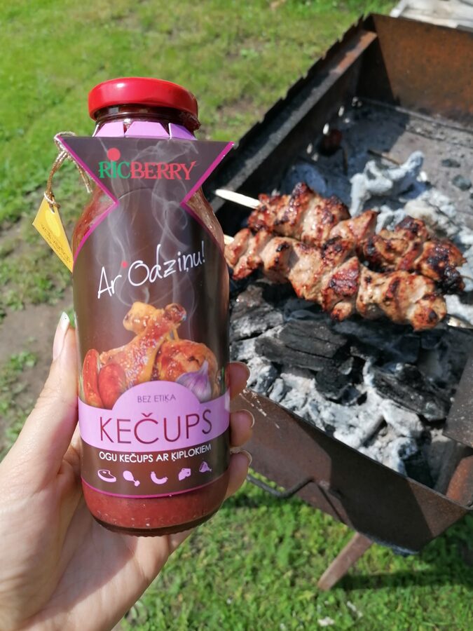 With Odzinha Berry Ketchup 300ml