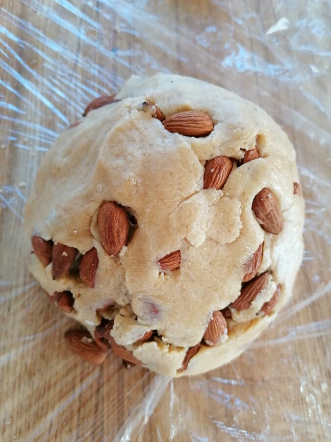 Large almonds 25g