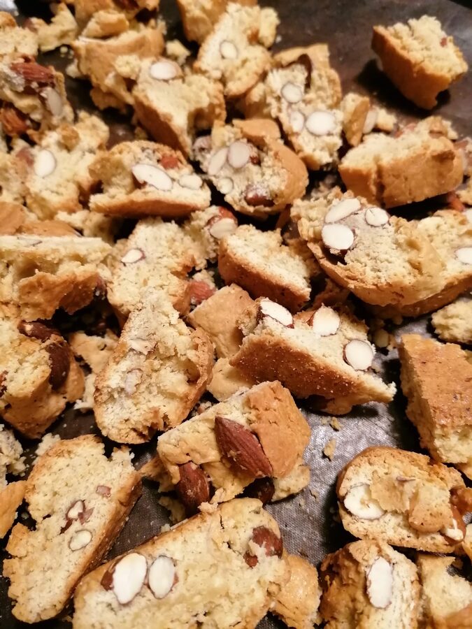 Large almonds 25g