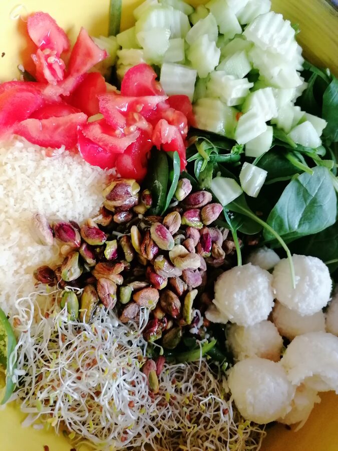 Spice tasting box with 24 recipes