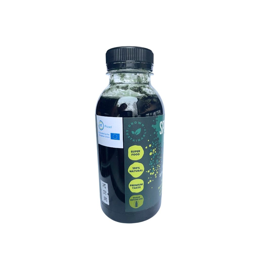 Fresh spirulina with syrup