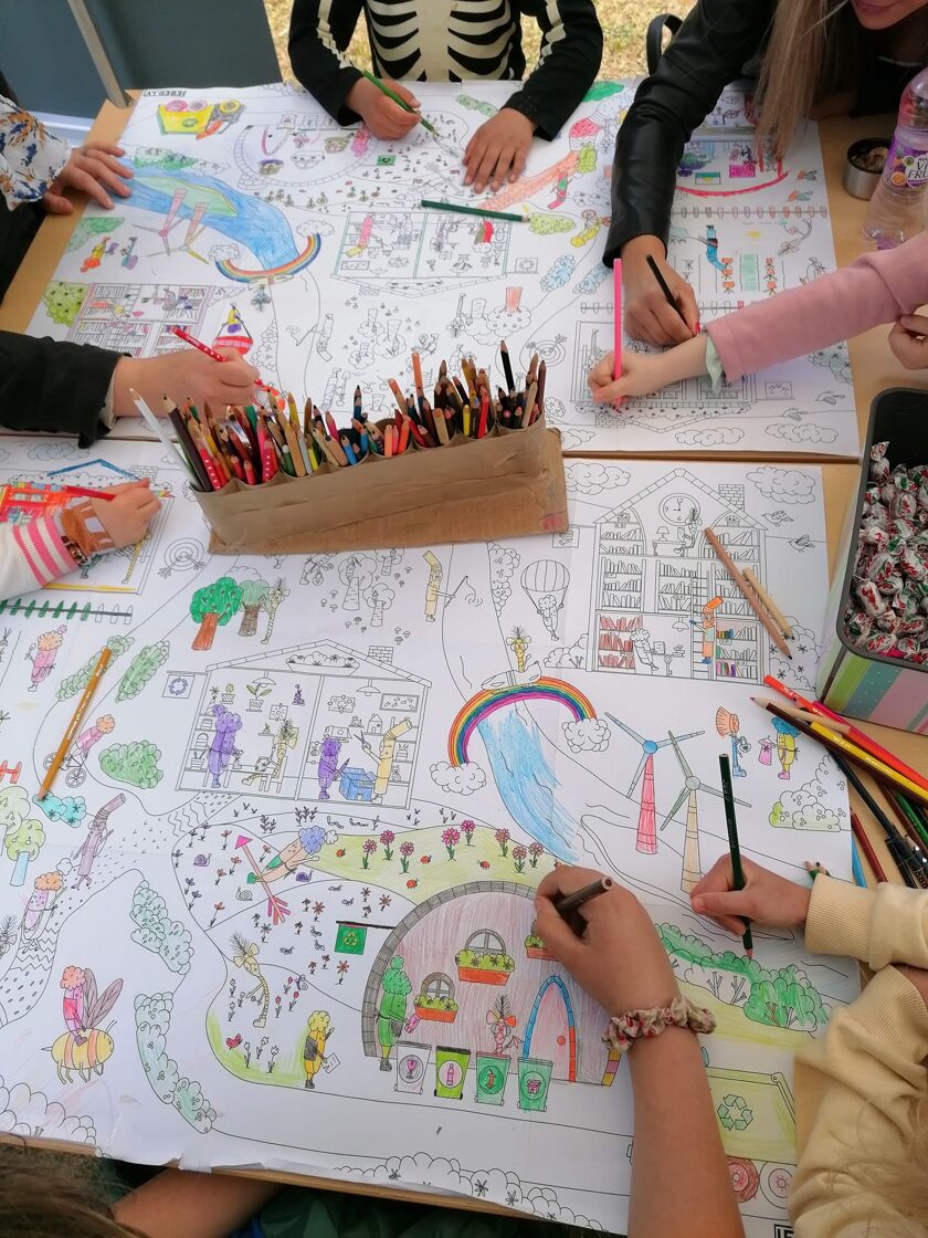 A field and online show for children about small steps towards a sustainable everyday life