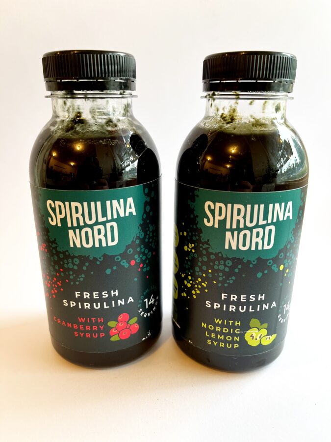 Fresh spirulina with syrup