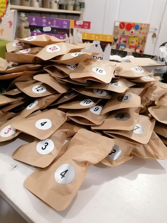 Tea tasting box with 24 tea bags