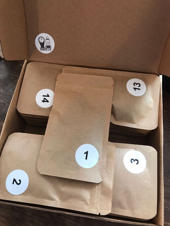 Tea tasting box with 24 tea bags