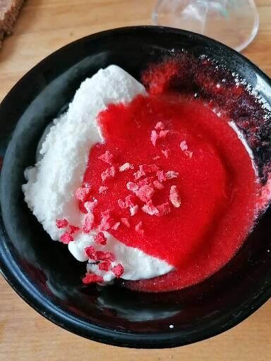 Strawberry freeze-dried (sublimated) pieces 0-4mm 25g