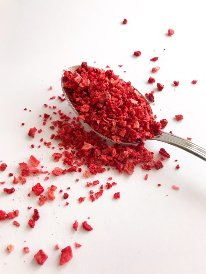 Strawberry freeze-dried (sublimated) pieces 0-4mm 25g
