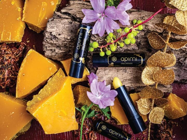 Lip balm with raspberry aroma - contains beeswax and propolis, Apimi 1 pc.