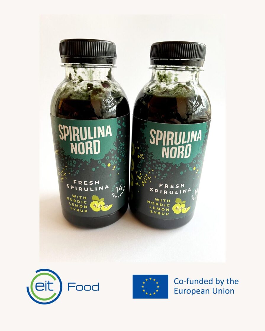 Fresh spirulina with syrup