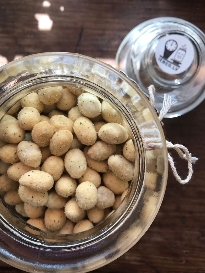 Peanuts in shell with onion and cream flavor 50g