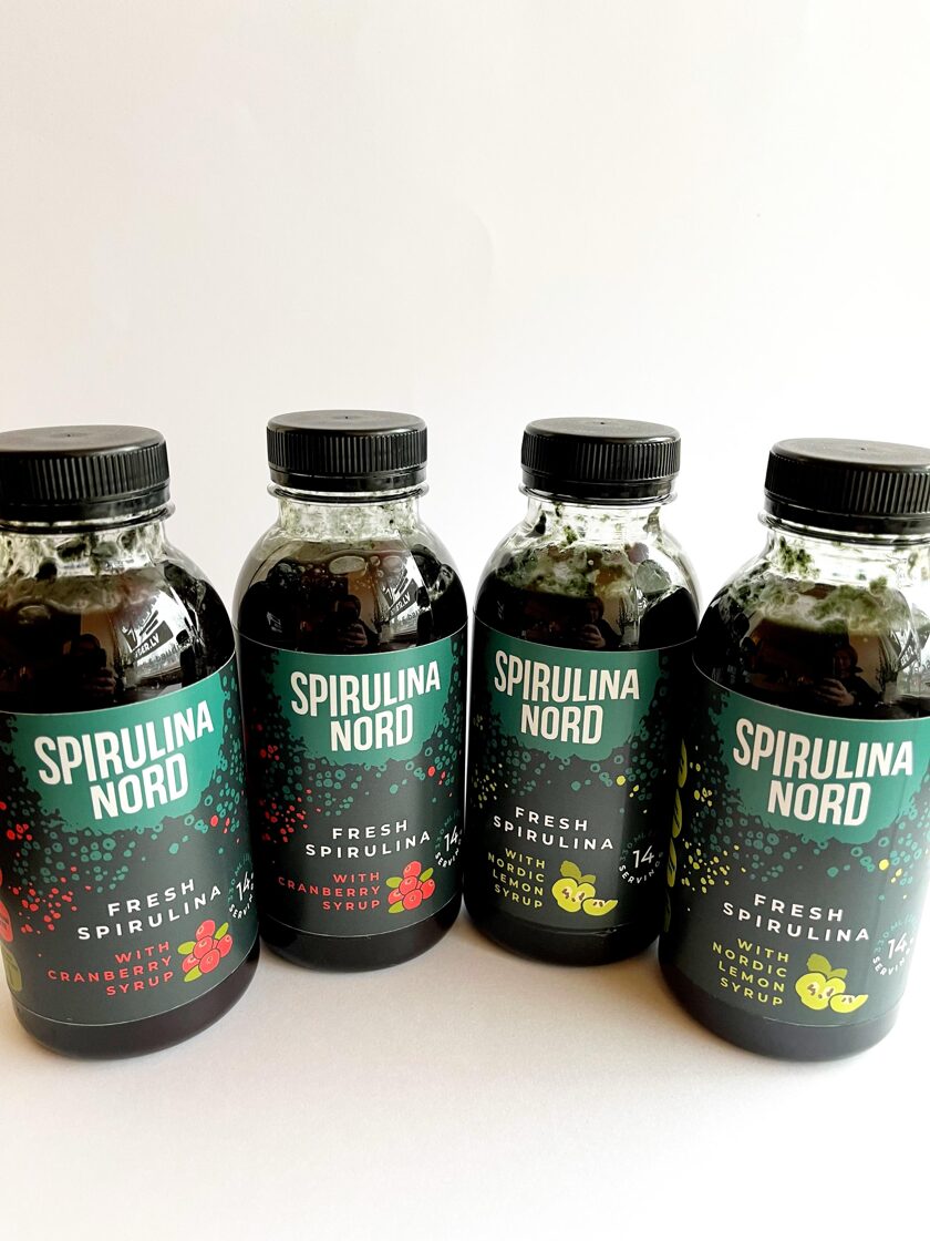 Fresh spirulina with syrup