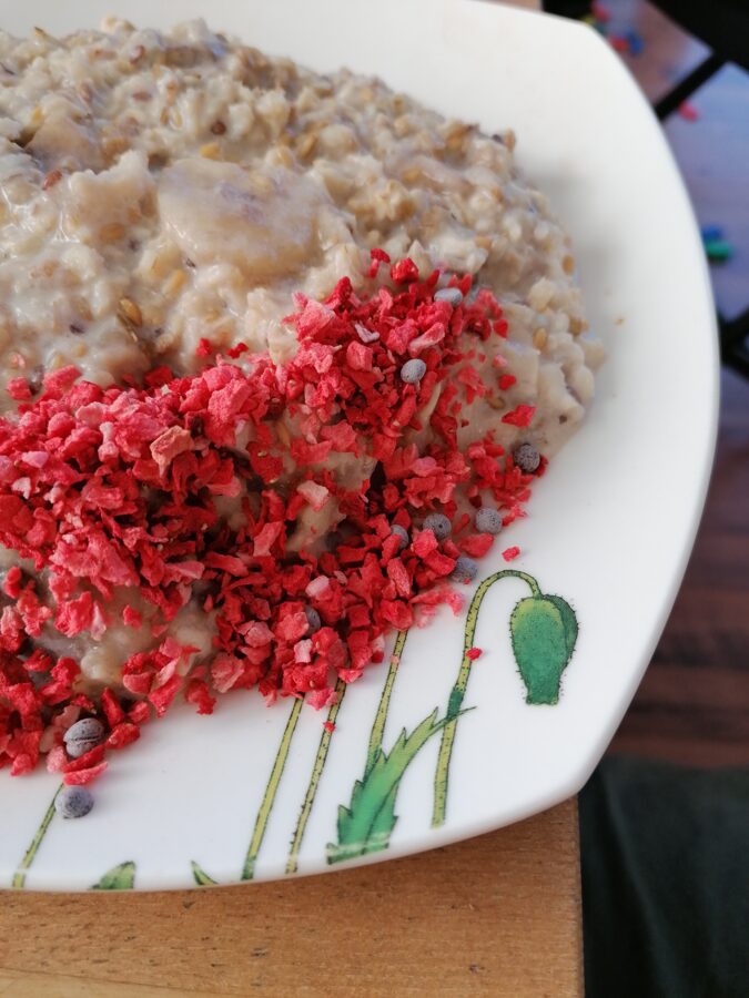 Strawberry freeze-dried (sublimated) pieces 0-4mm 25g