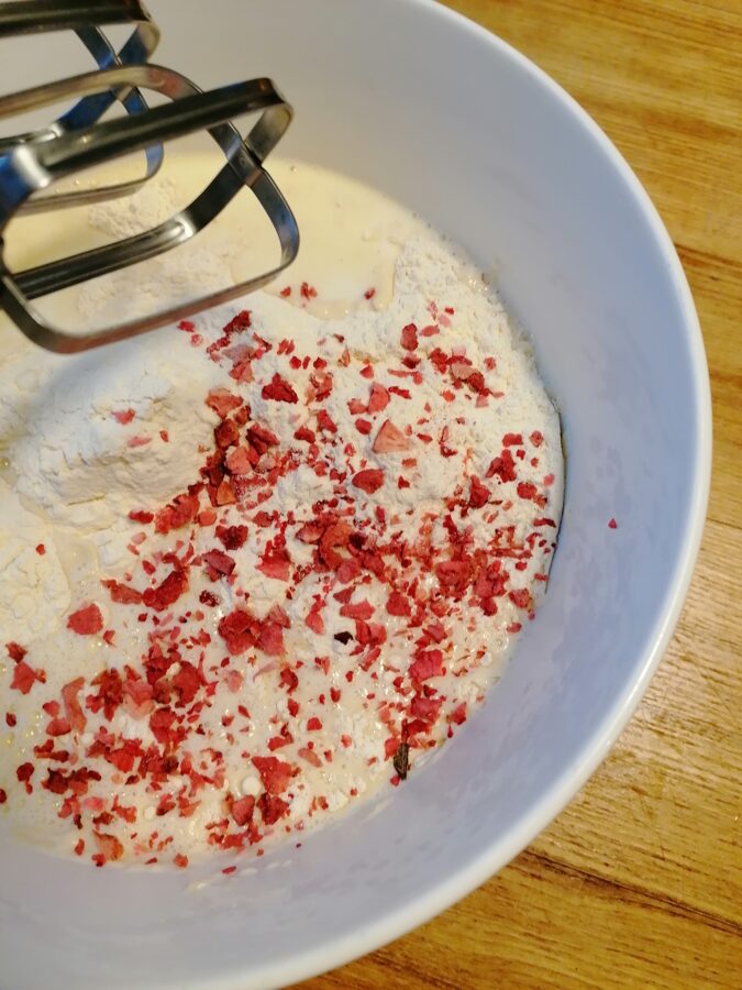 Strawberry freeze-dried (sublimated) pieces 0-4mm 25g