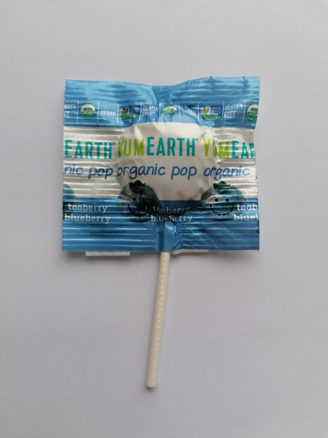 Konfekte uz papīra kociņa BIO YUM EARTH 6.2g bez glutēna