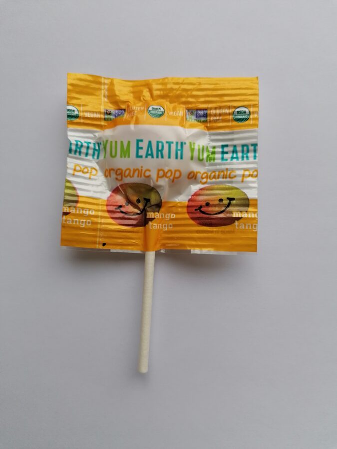 Konfekte uz papīra kociņa BIO YUM EARTH 6.2g bez glutēna