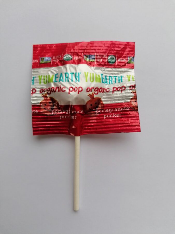 Konfekte uz papīra kociņa BIO YUM EARTH 6.2g bez glutēna