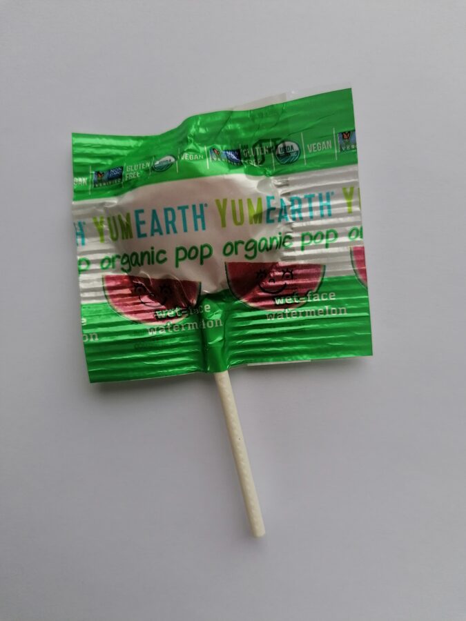 Konfekte uz papīra kociņa BIO YUM EARTH 6.2g bez glutēna