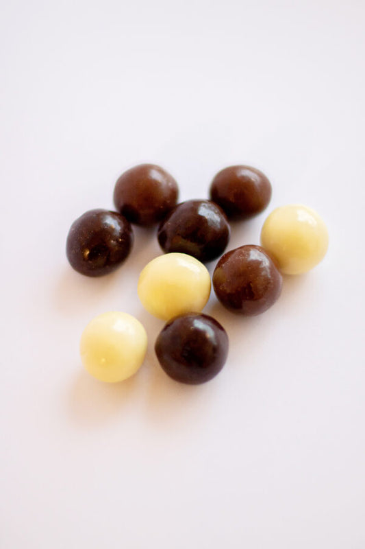 Hazelnuts in chocolate mix 50g