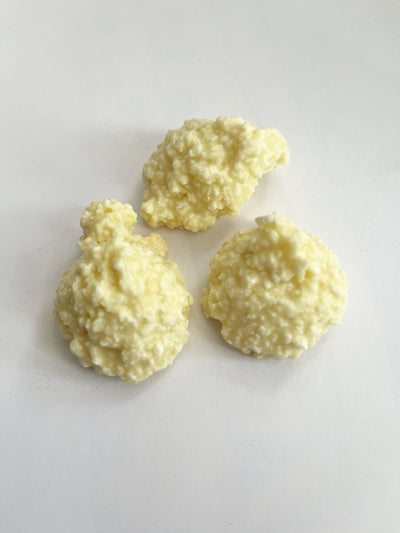 Šokolādes gardums Kokosrieksti baltajā šokolādē 50g