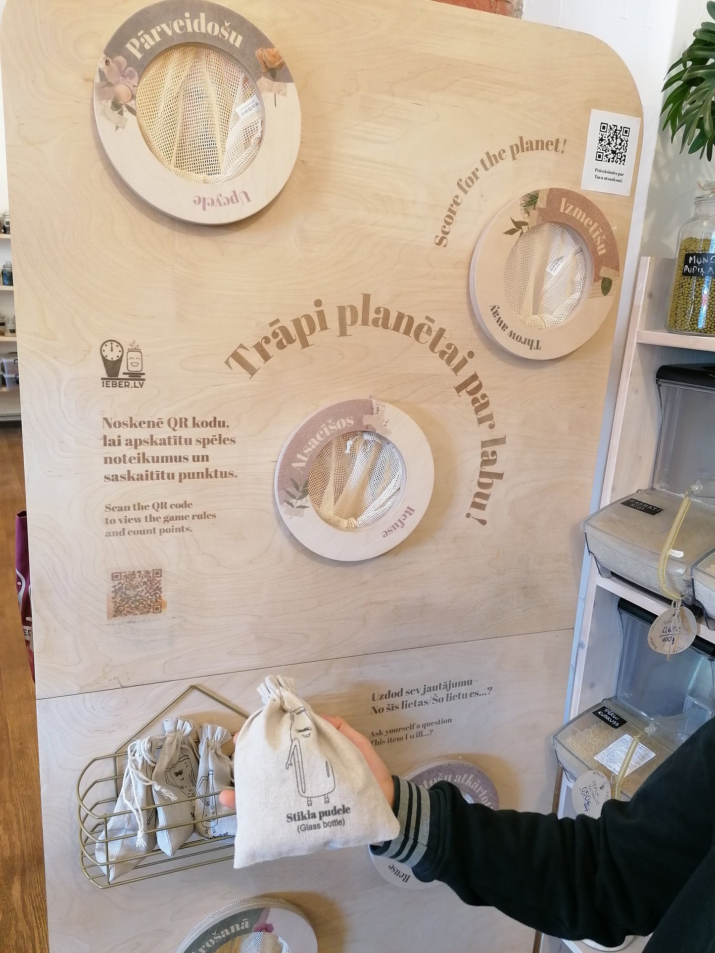Interaktīvās spēles “Trāpi planētai par labu” noma | Vides izglītība pasākumiem latviešu un angļu valodā
